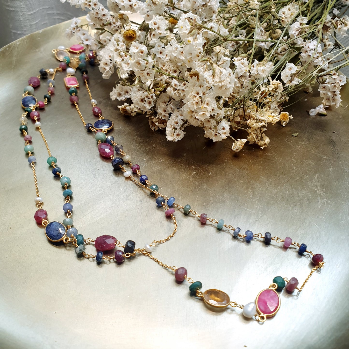 Lunga collana in argento con tormaline e radice di rubino