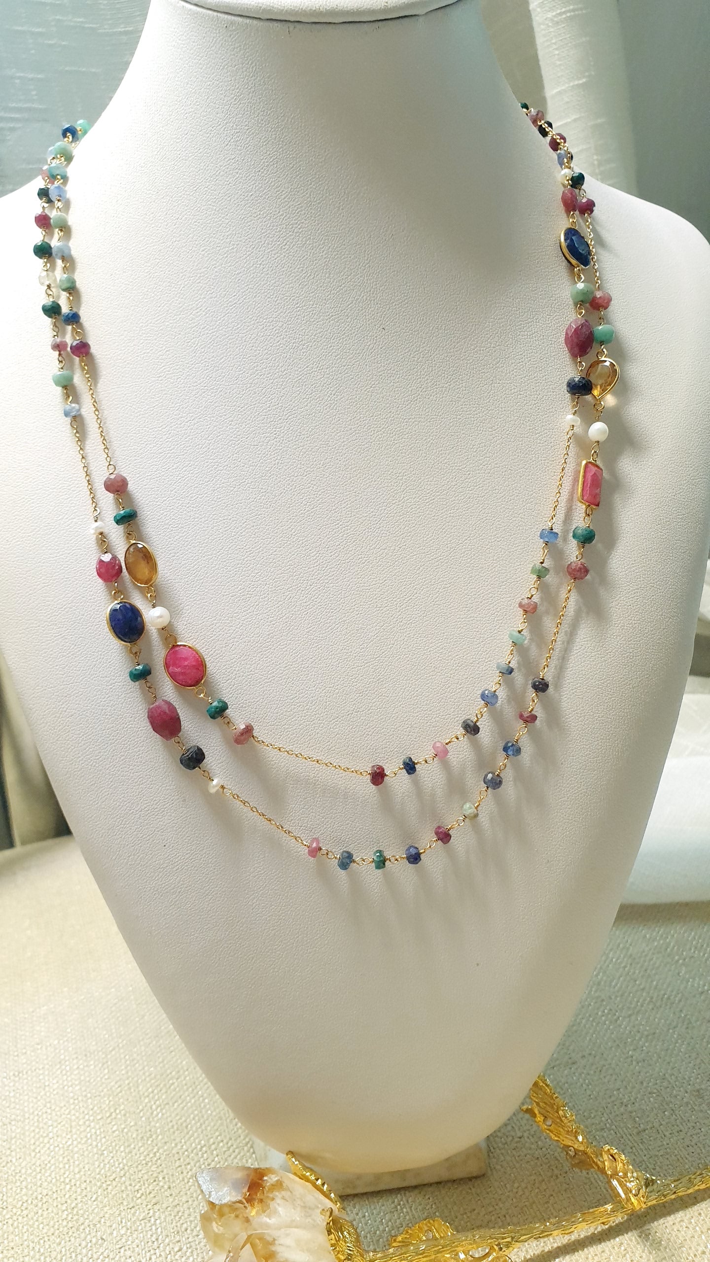 Lunga collana in argento con tormaline e radice di rubino