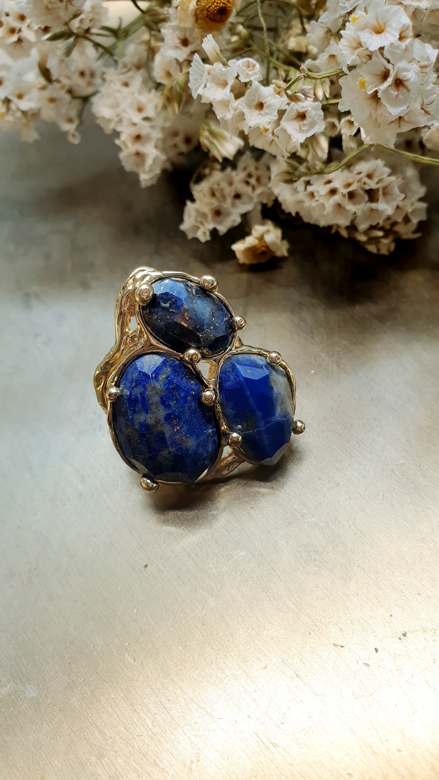 Anello in bronzo con lapislazzuli