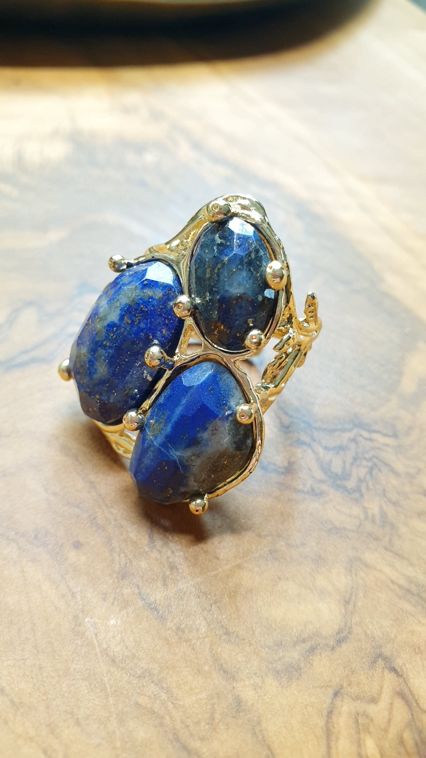 Anello in bronzo con lapislazzuli