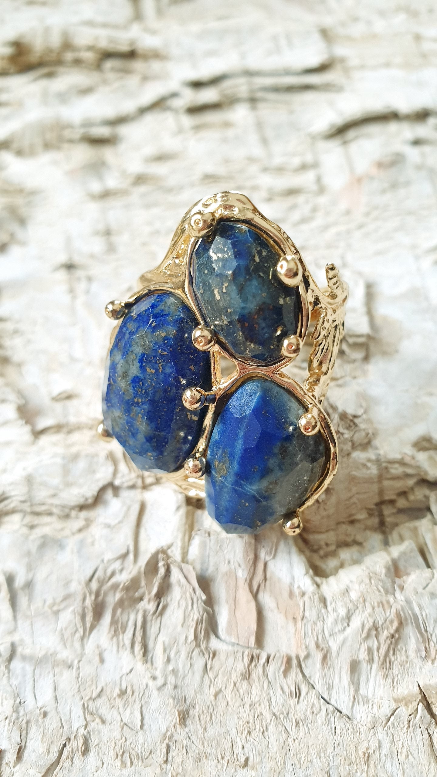 Anello in bronzo con lapislazzuli