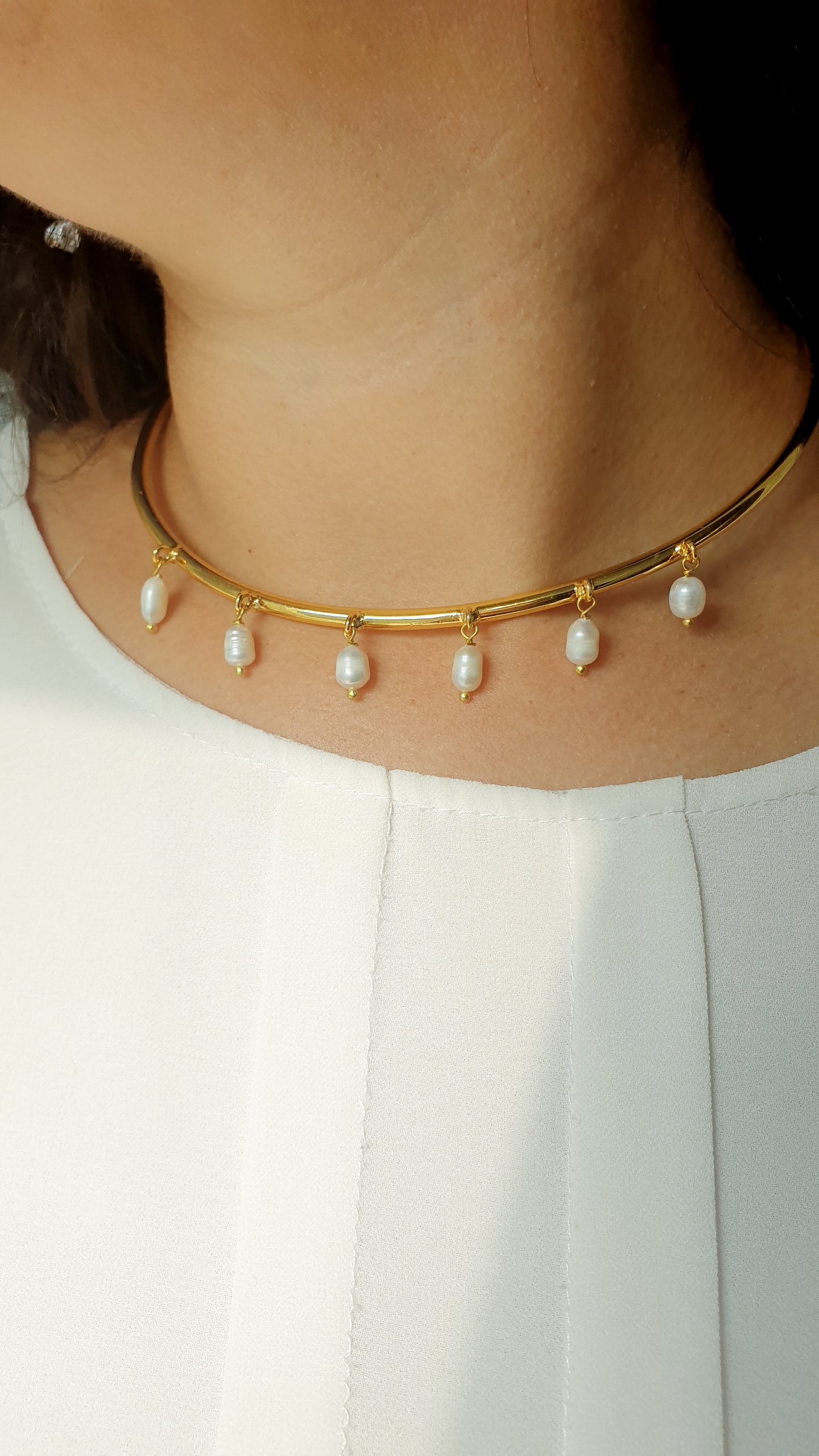 Girocollo in ottone placcato oro con perle di fiume