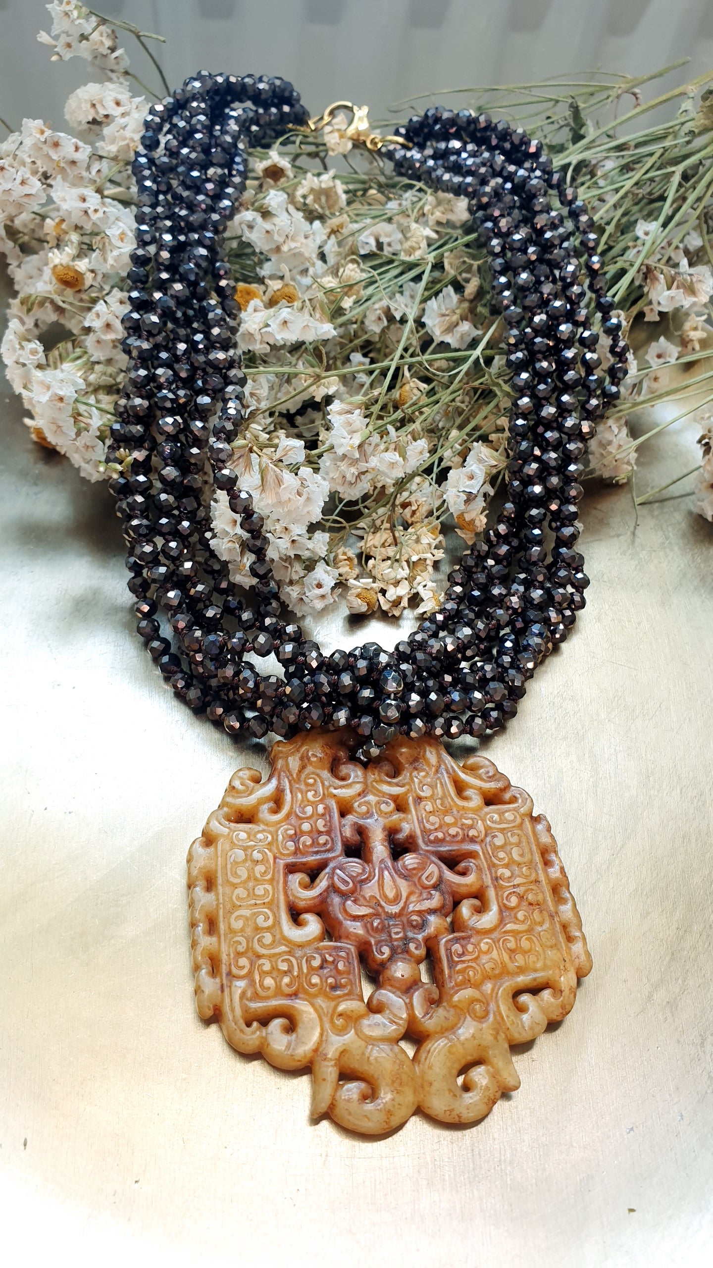 Girocollo di cristallini con giada itragliata