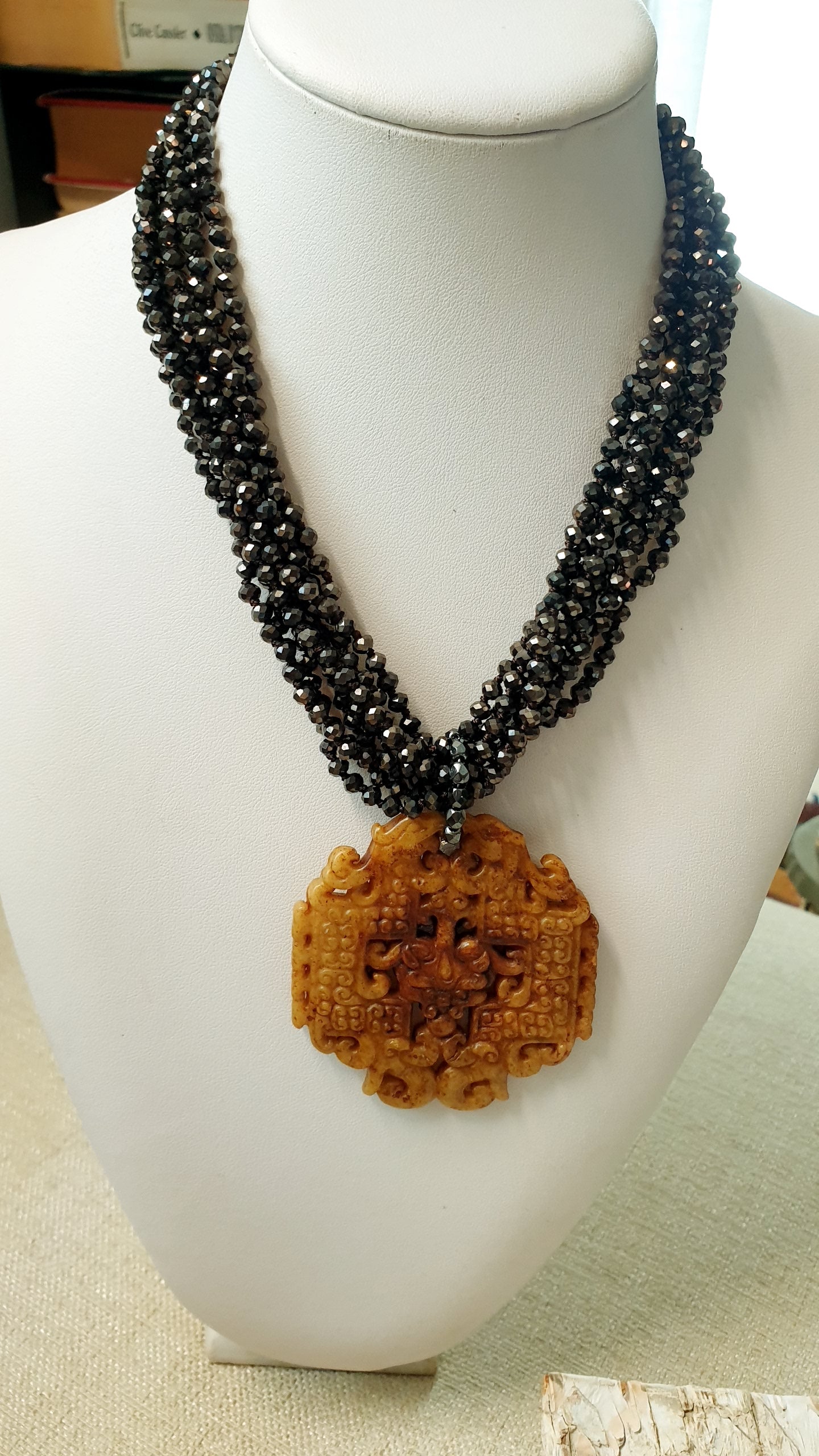 Girocollo di cristallini con giada itragliata