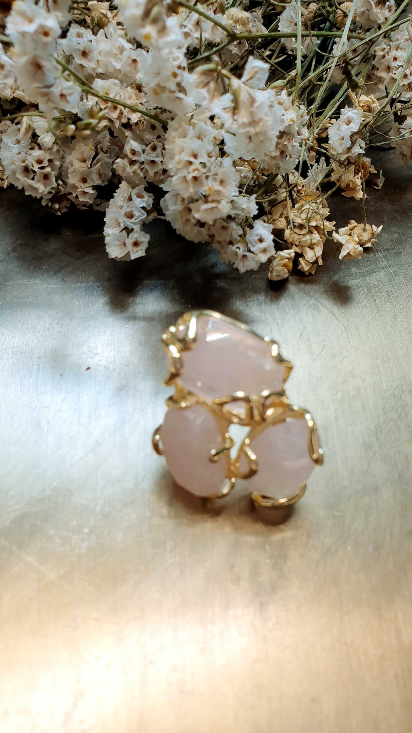 Anello in ottone con quarzo rosa