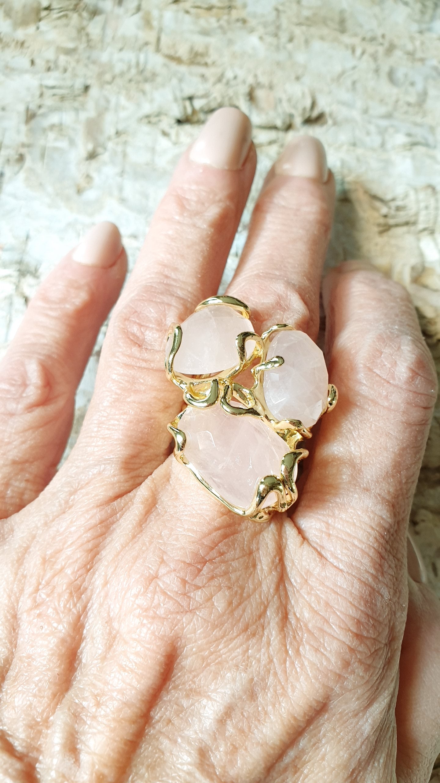 Anello in ottone con quarzo rosa