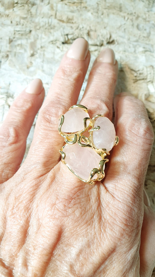 Anello in ottone con quarzo rosa