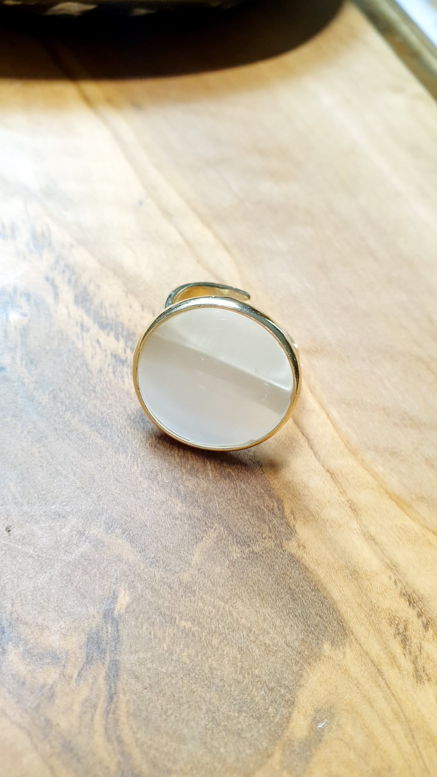 Anello in ottone con occhio di gatto