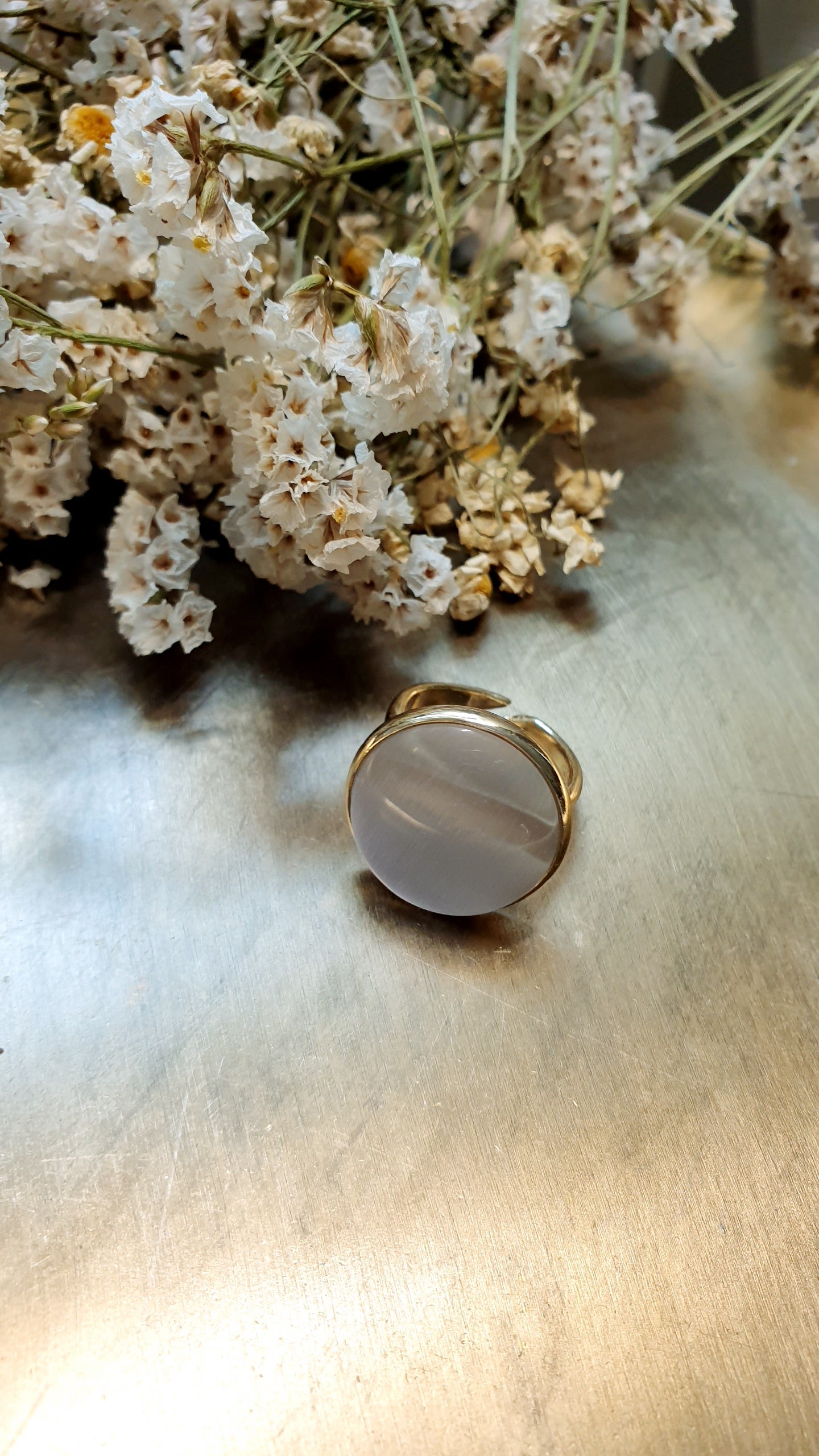 Anello in ottone con occhio di gatto grigio