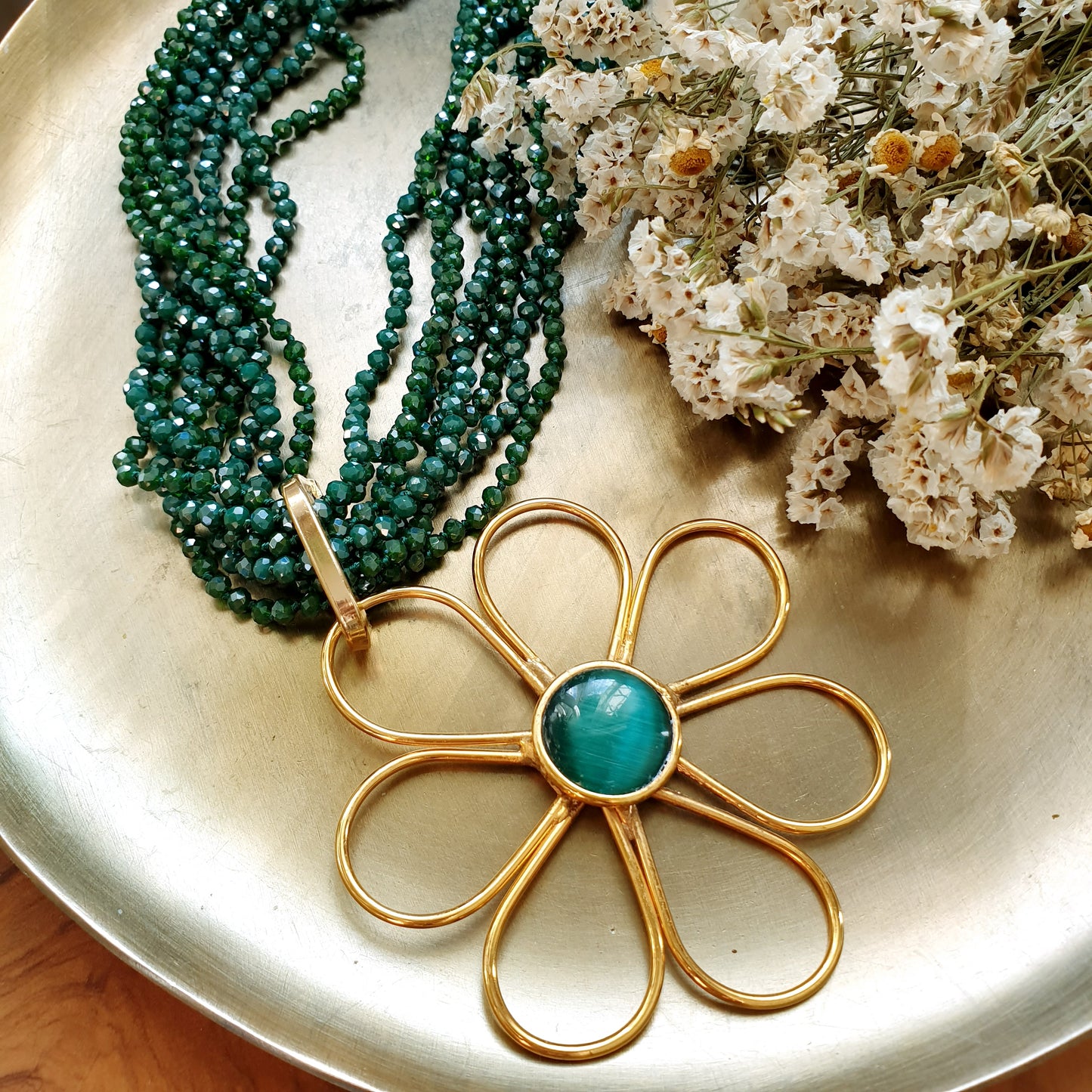 Girocollo di cristallini con fiore placcato oro e occhio di gatto