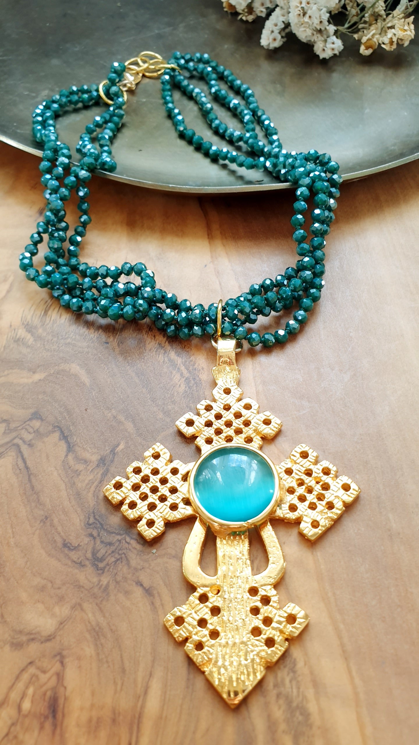 Girocollo di cristallini con croce e occhio di gatto