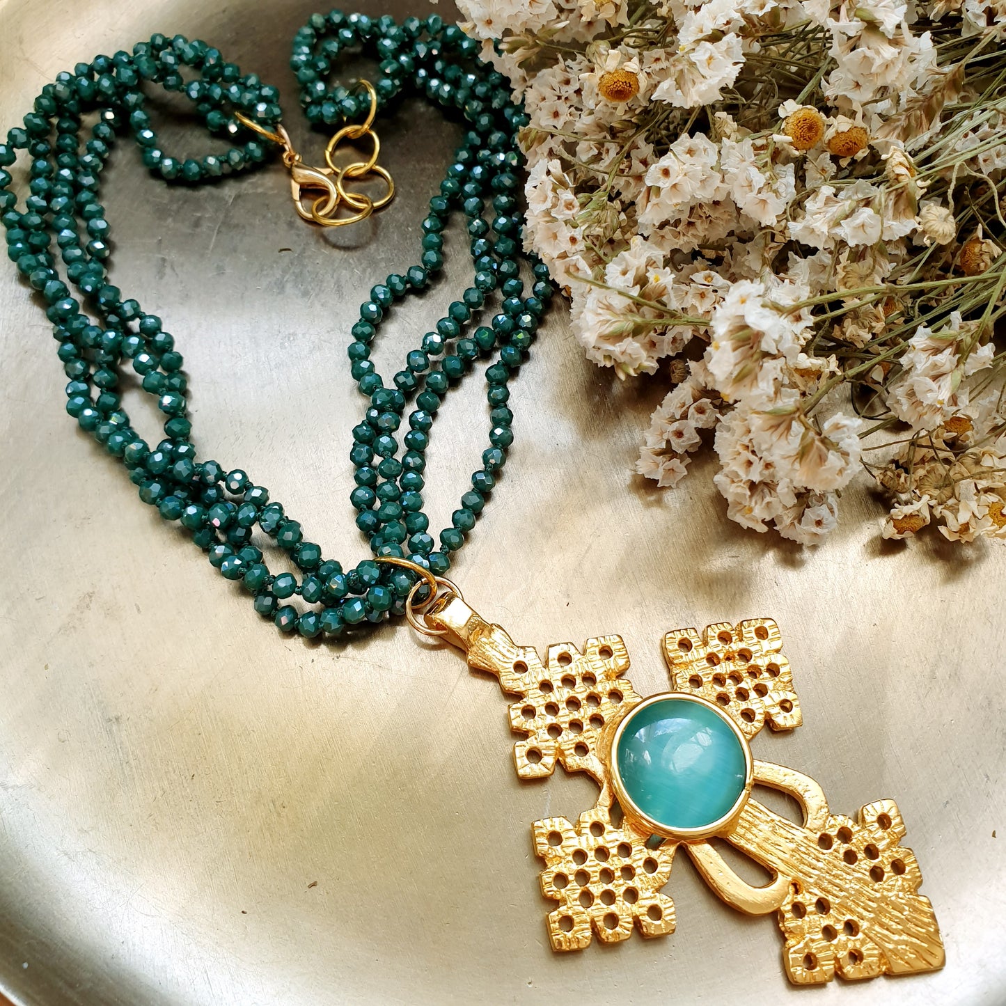 Girocollo di cristallini con croce e occhio di gatto