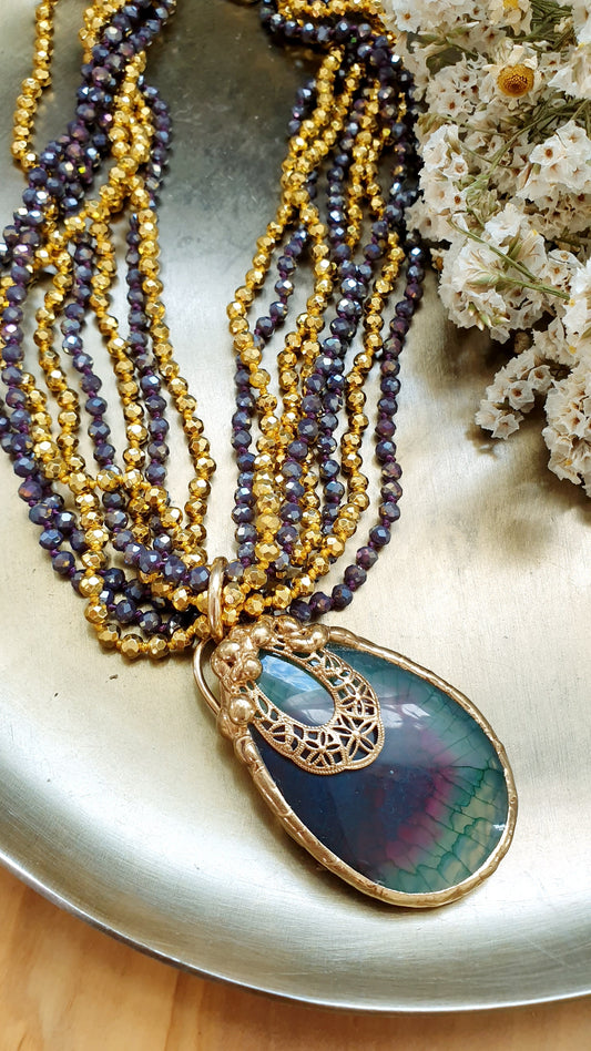 Girocollo di cristallini con grande agata