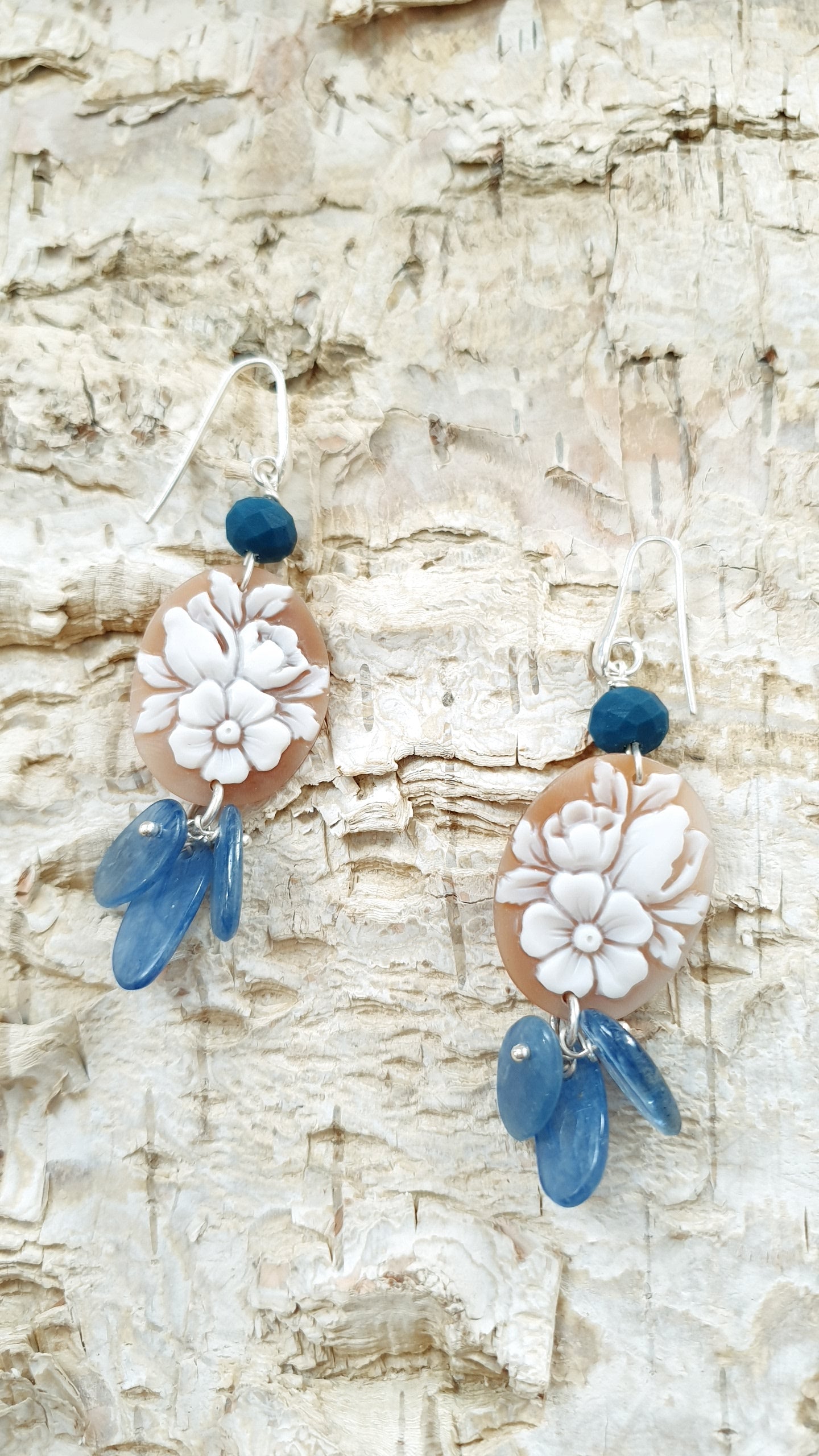 Orecchini in argento con cammei e cianite