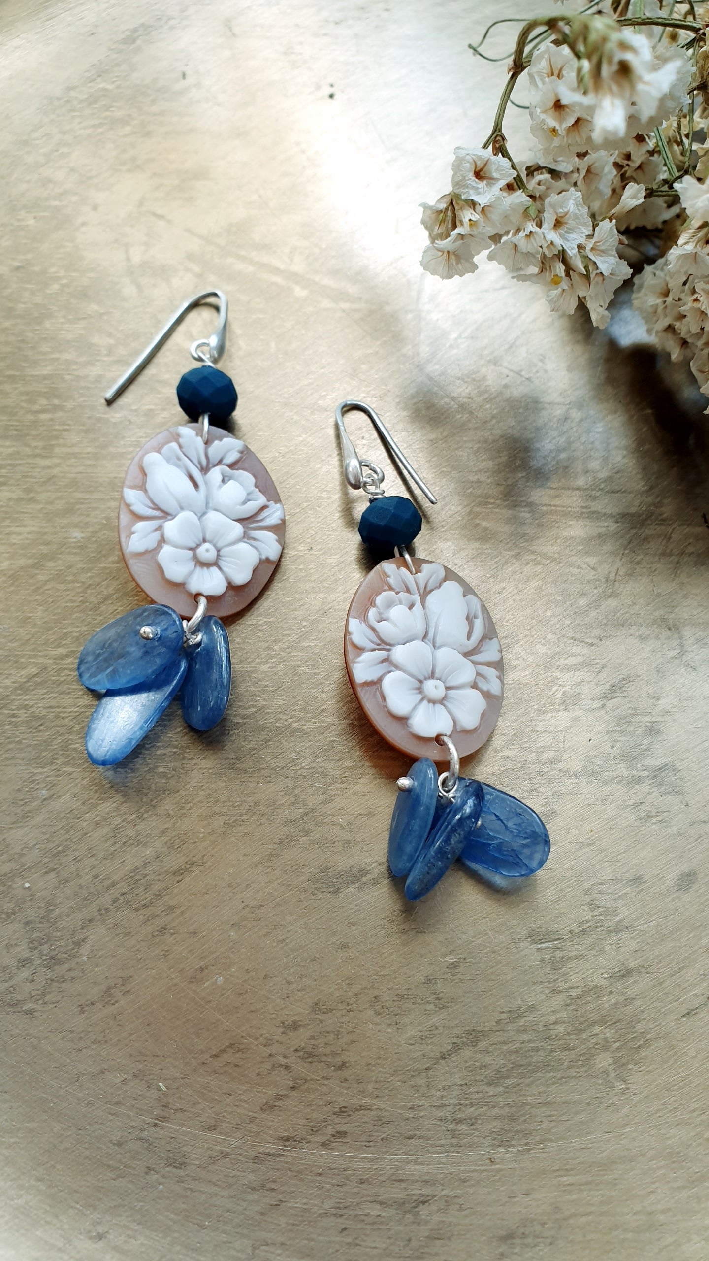 Orecchini in argento con cammei e cianite