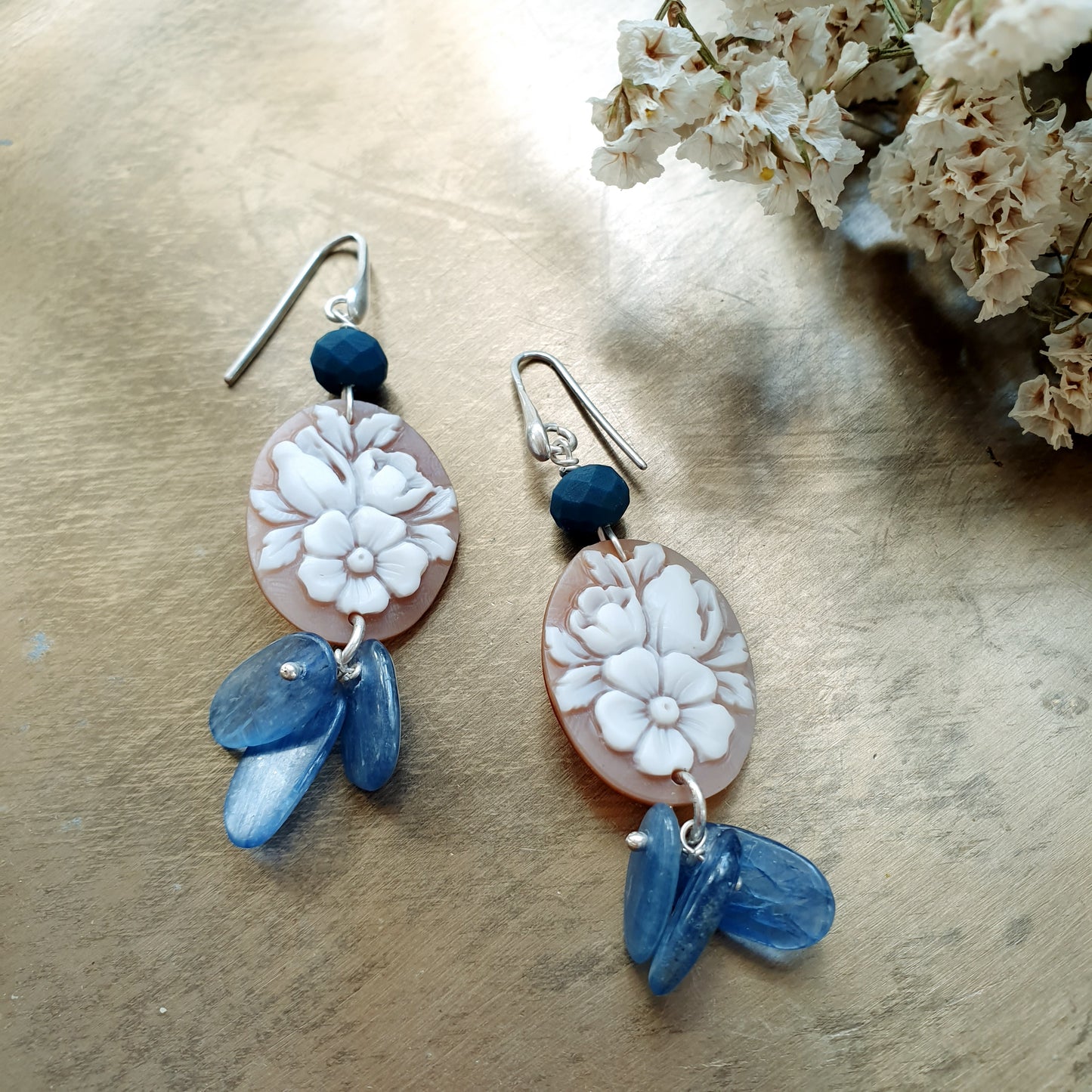 Orecchini in argento con cammei e cianite