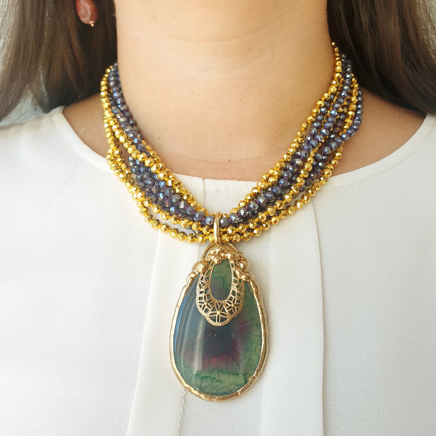 Girocollo di cristallini con grande agata