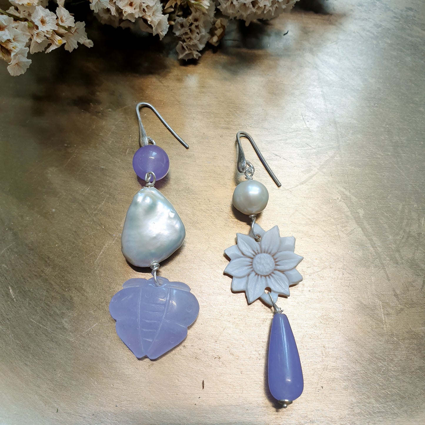 Orecchini in argento con cammeo, perla, giada lavanda