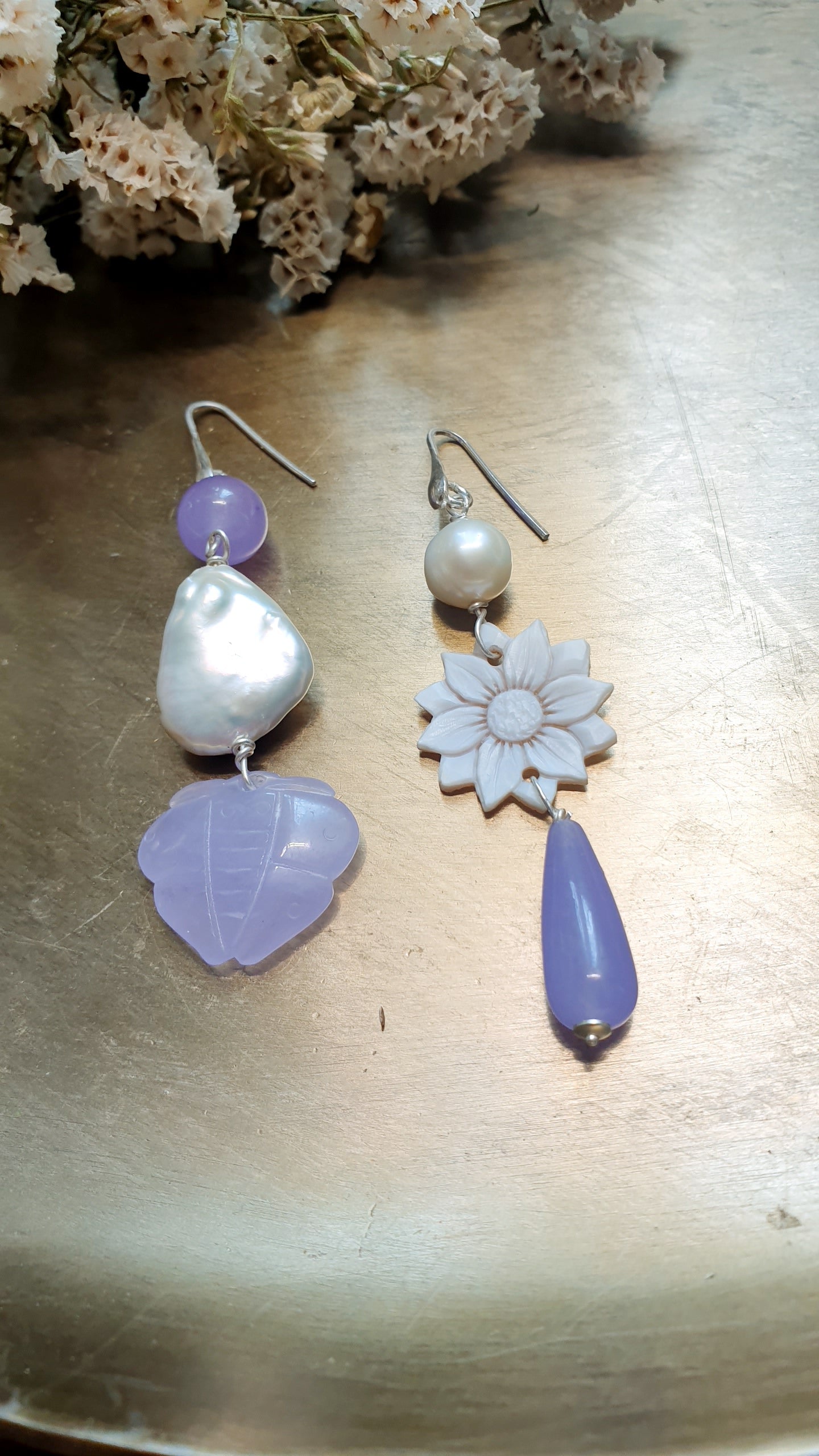 Orecchini in argento con cammeo, perla, giada lavanda