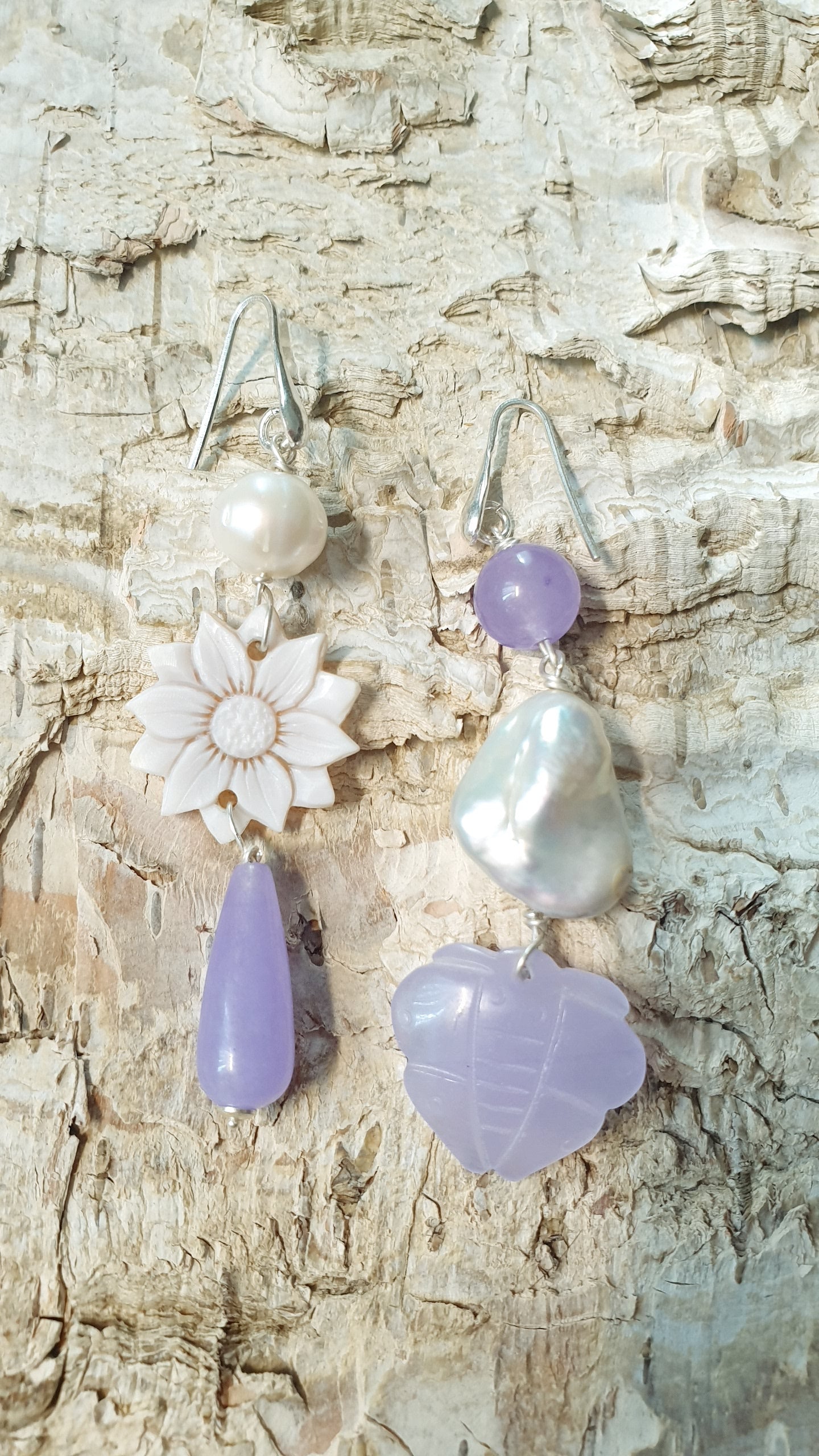 Orecchini in argento con cammeo, perla, giada lavanda