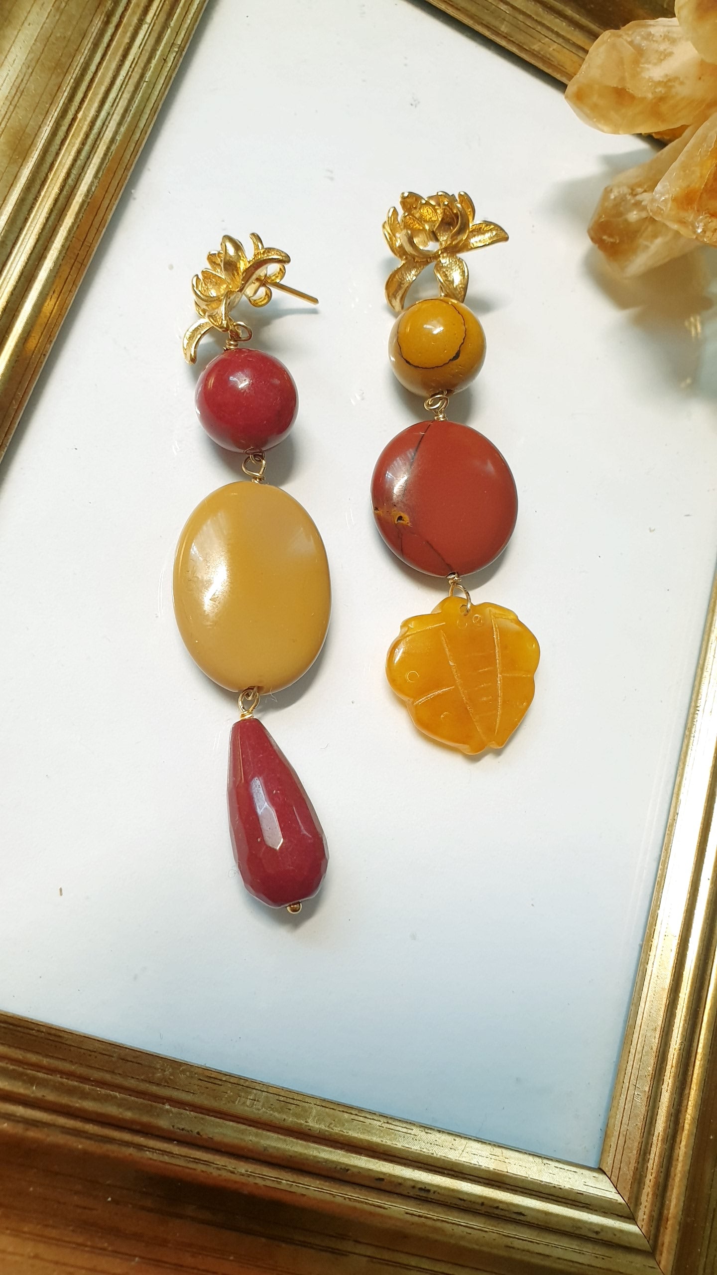 Orecchini in ottone con giada e mokaite