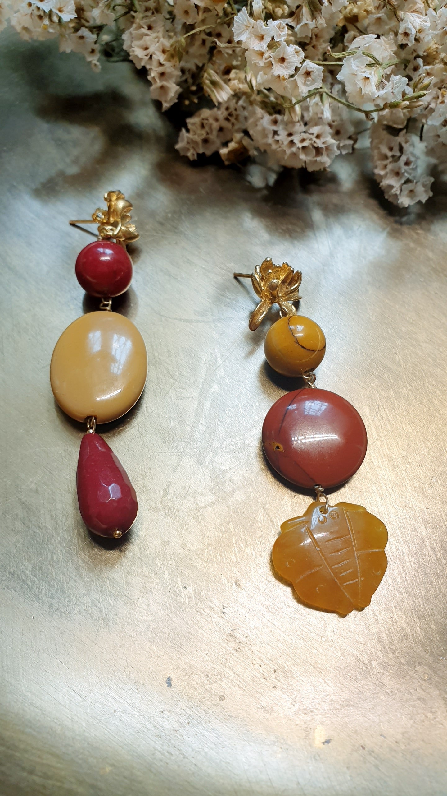 Orecchini in ottone con giada e mokaite
