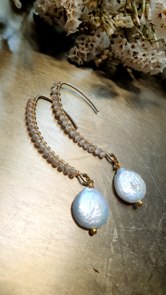 Orecchini in ottone con cristallini, perle, onice, agata