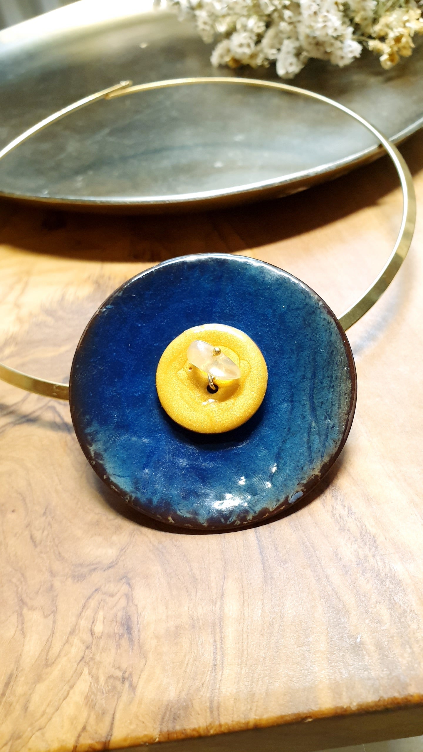 Girocollo in acciaio con dischi in semi laccati e chip di citrino