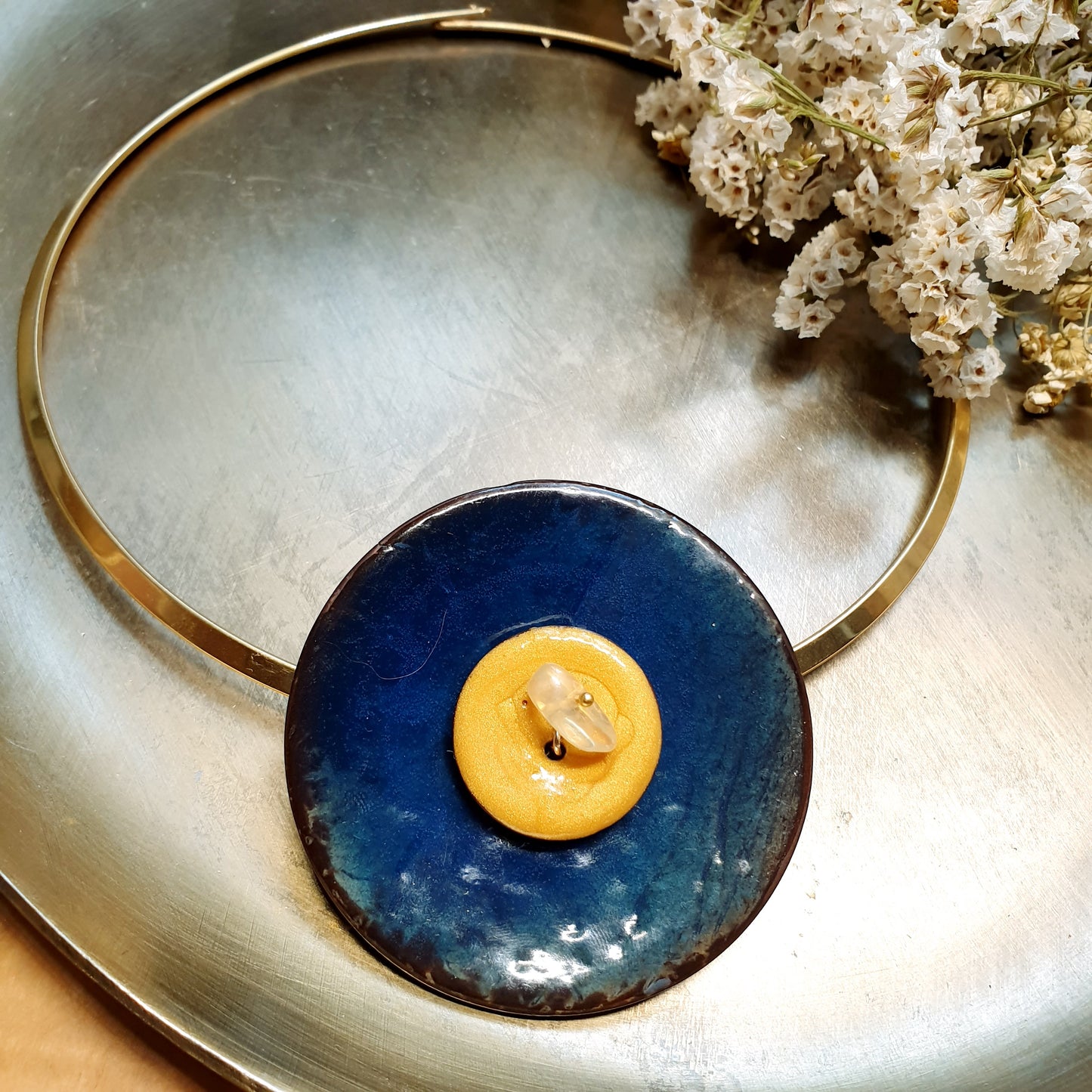 Girocollo in acciaio con dischi in semi laccati e chip di citrino