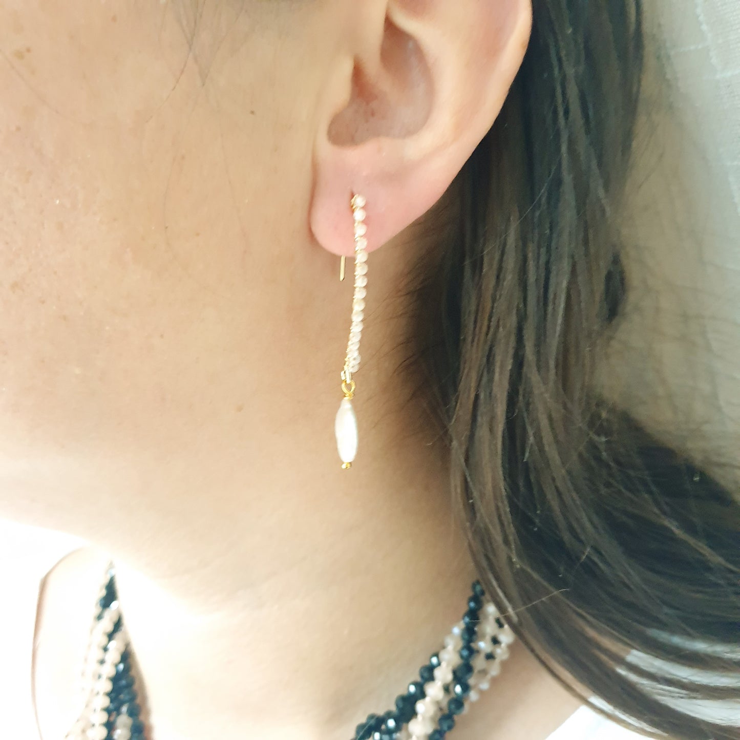 Orecchini in ottone con cristallini, perle, onice, agata