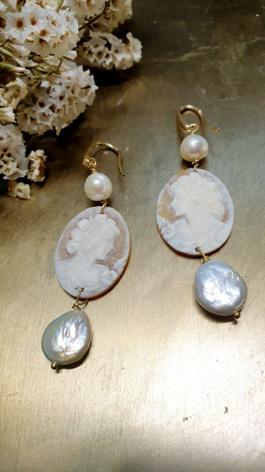 Orecchini in argento con cammei e perle