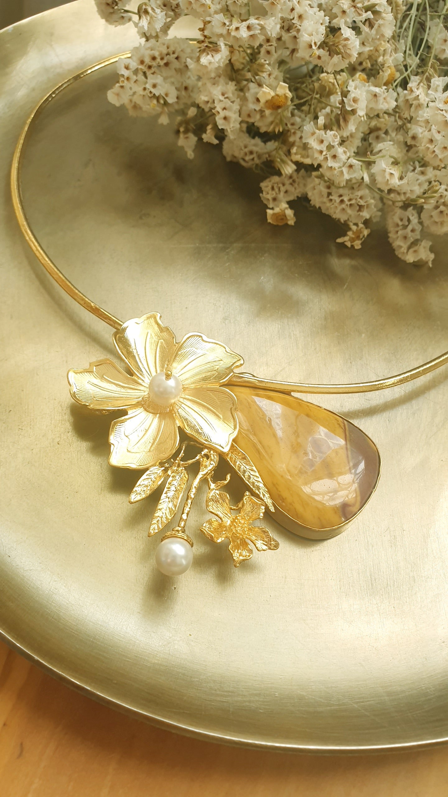 Girocollo placcato oro con mokaite, perle di fiume