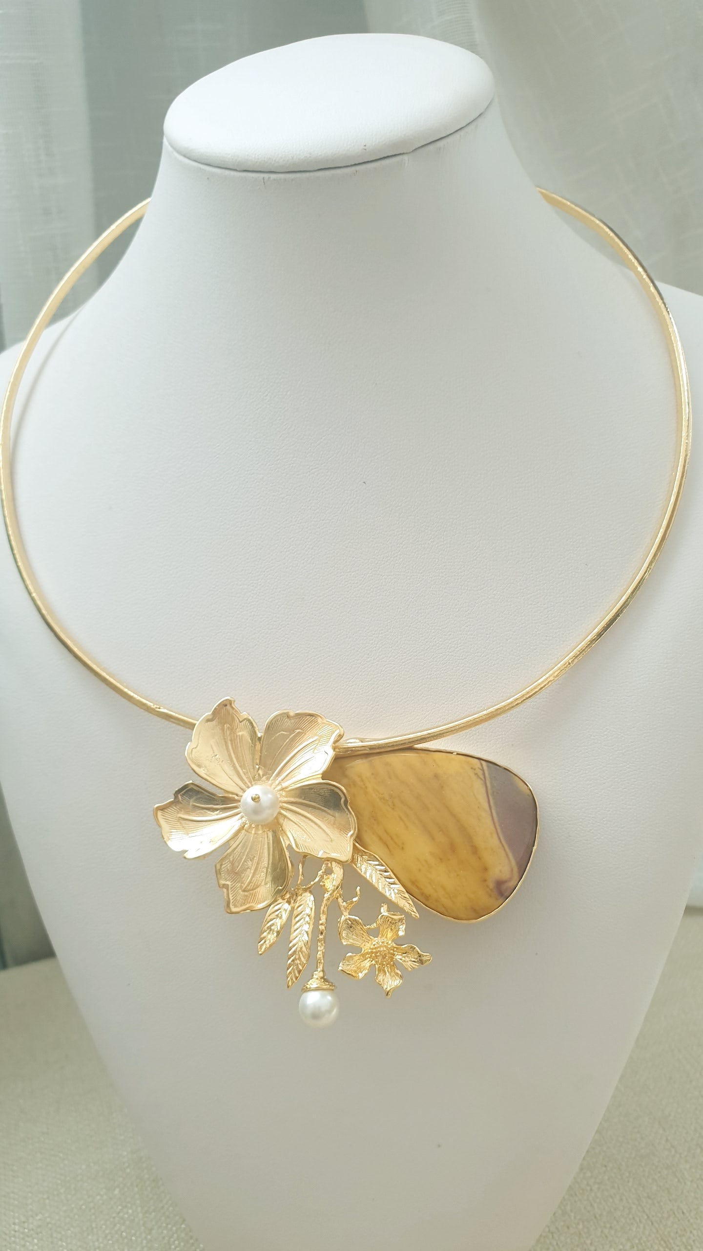 Girocollo placcato oro con mokaite, perle di fiume