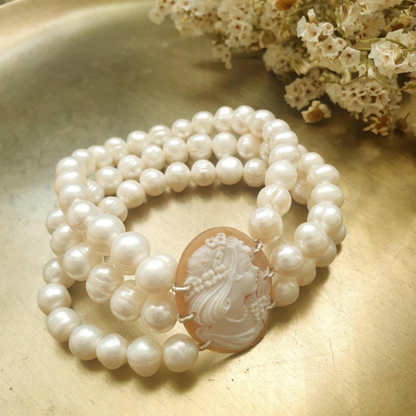 Bracciale cammeo e perle di fiume