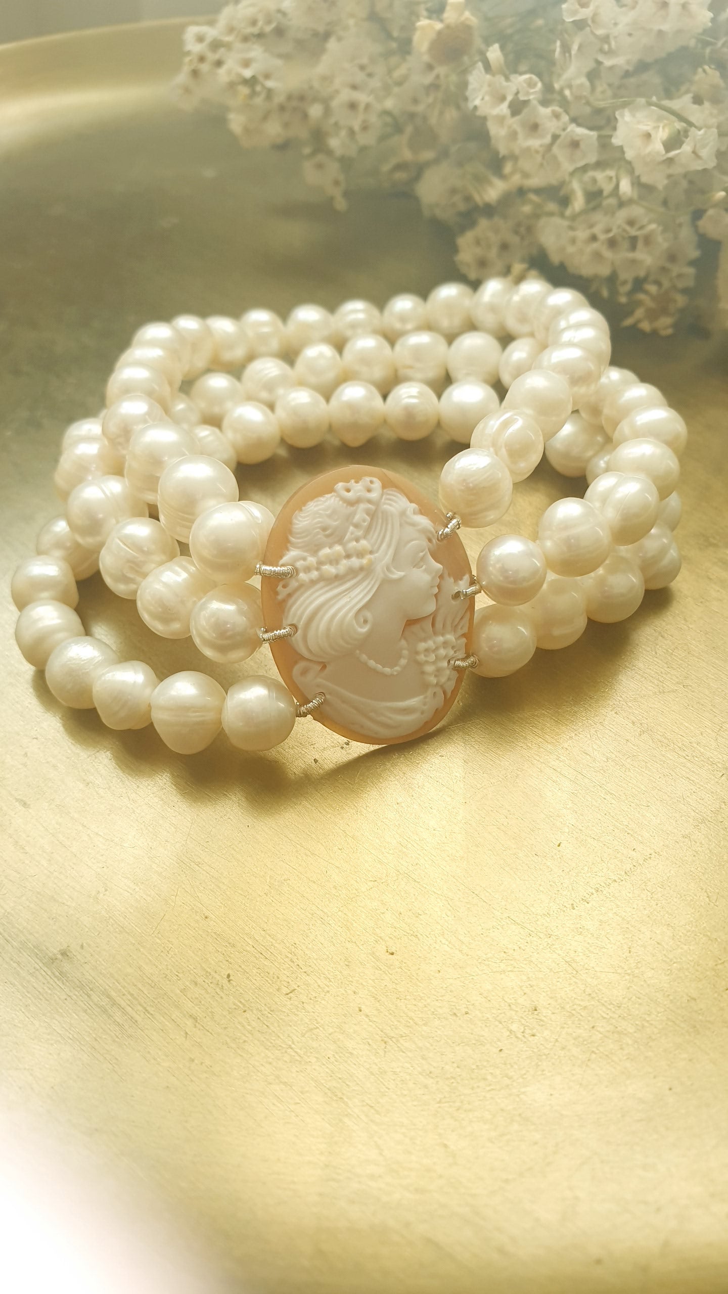 Bracciale cammeo e perle di fiume