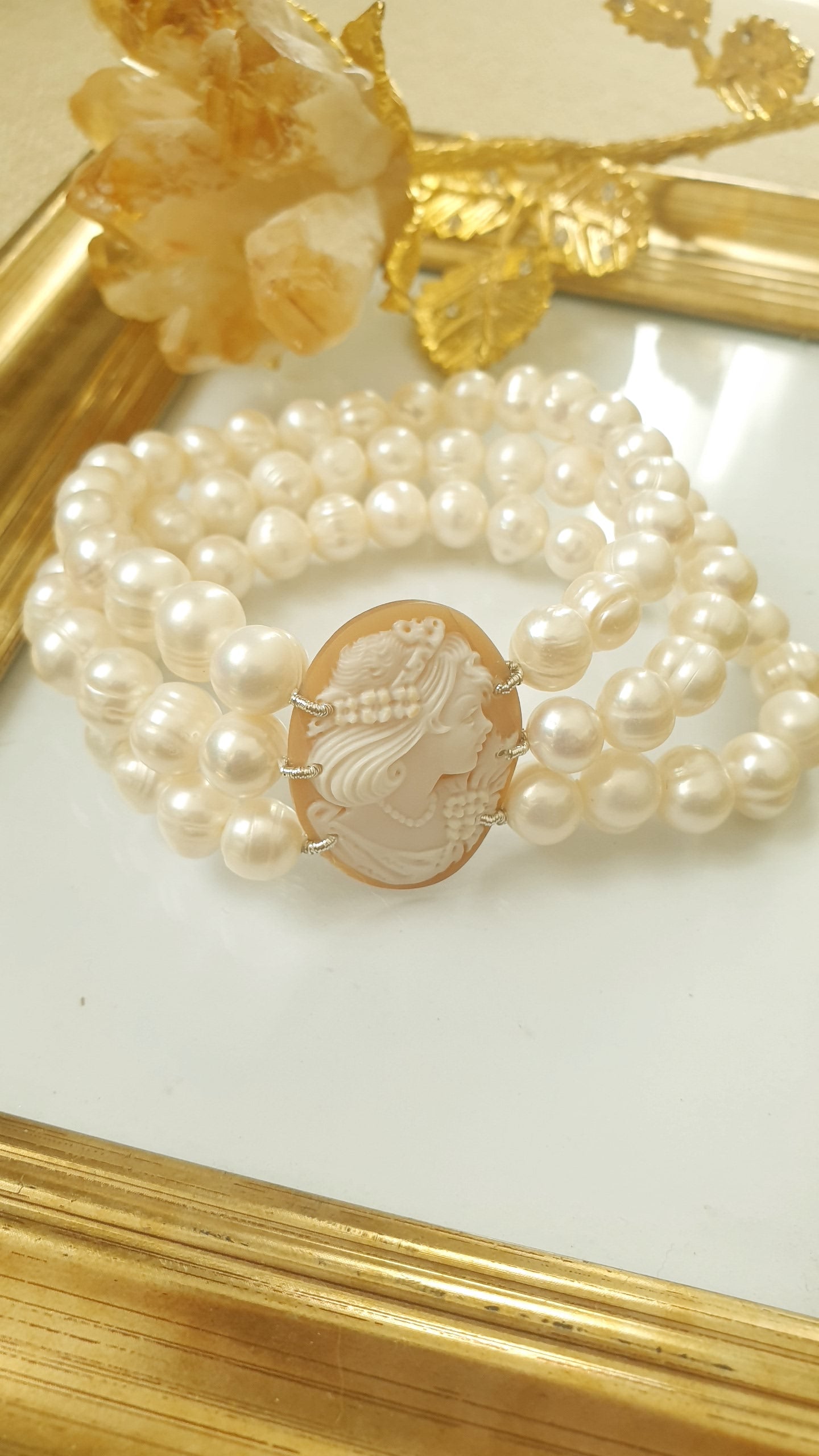 Bracciale cammeo e perle di fiume