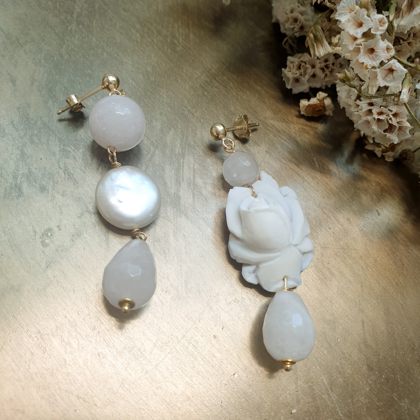 Orecchini in argento con cammeo, quarzo rosa, madreperla