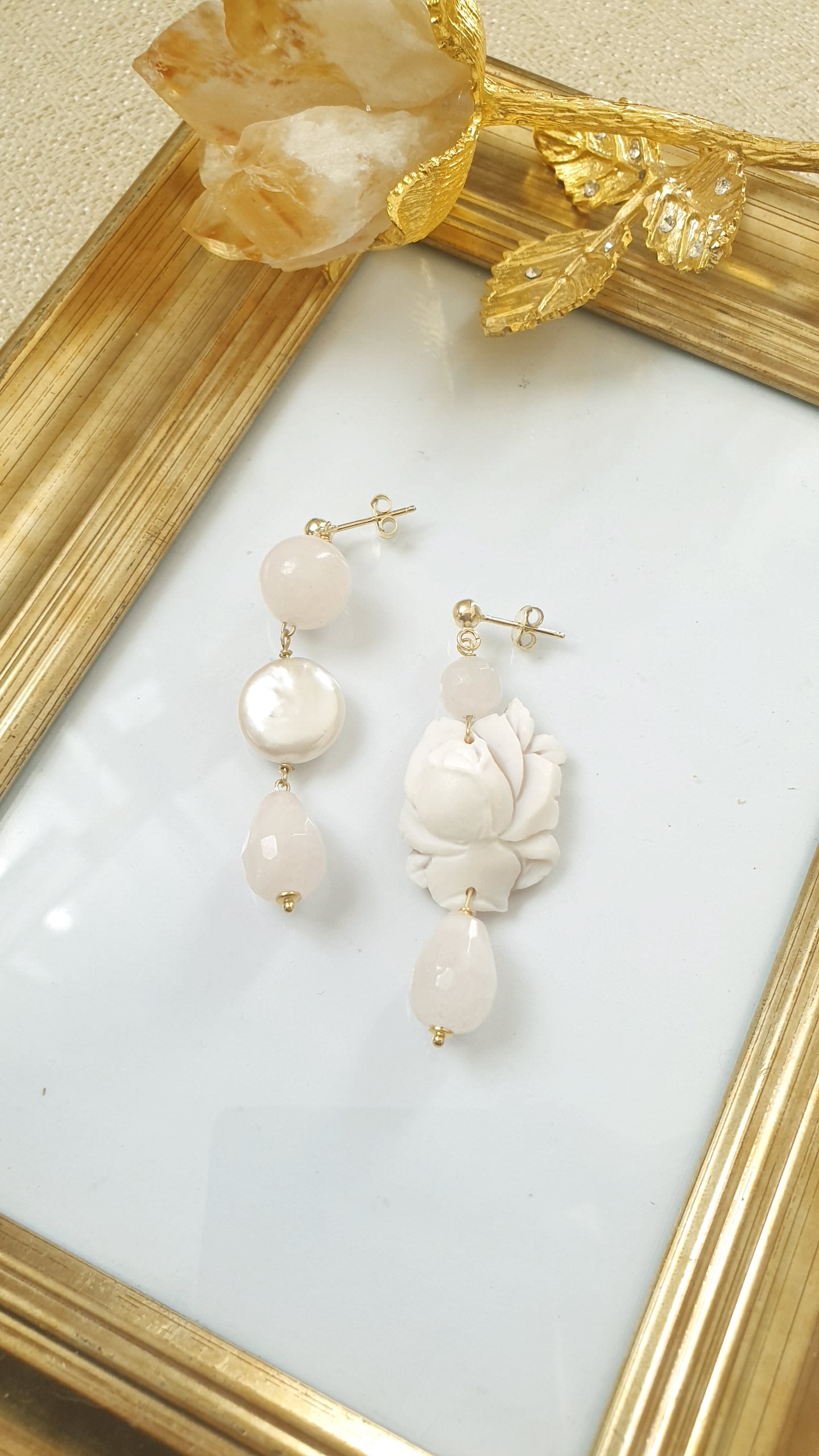 Orecchini in argento con cammeo, quarzo rosa, madreperla