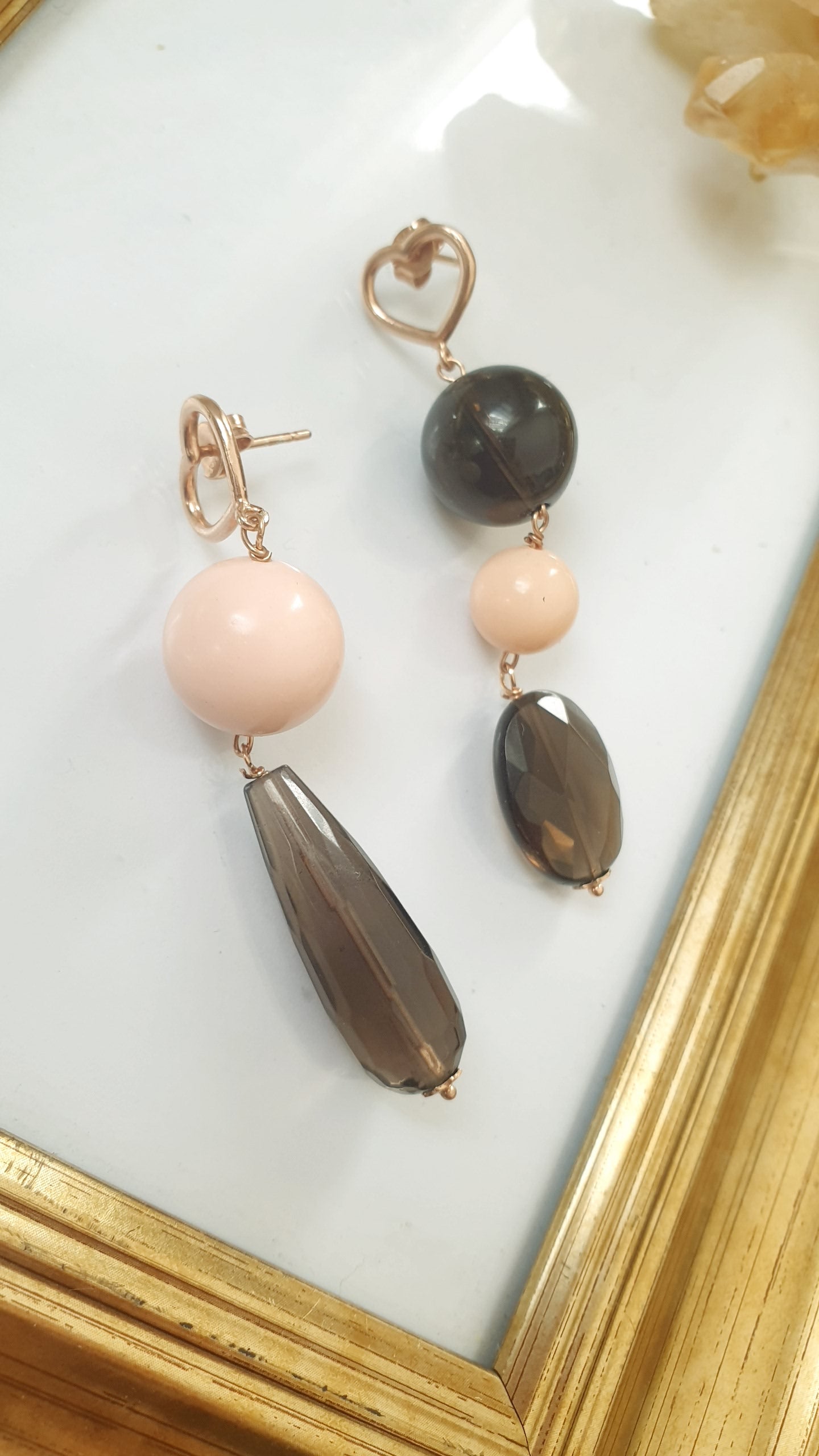 Orecchini in argento con qurazo fumo e perle di Maiorca