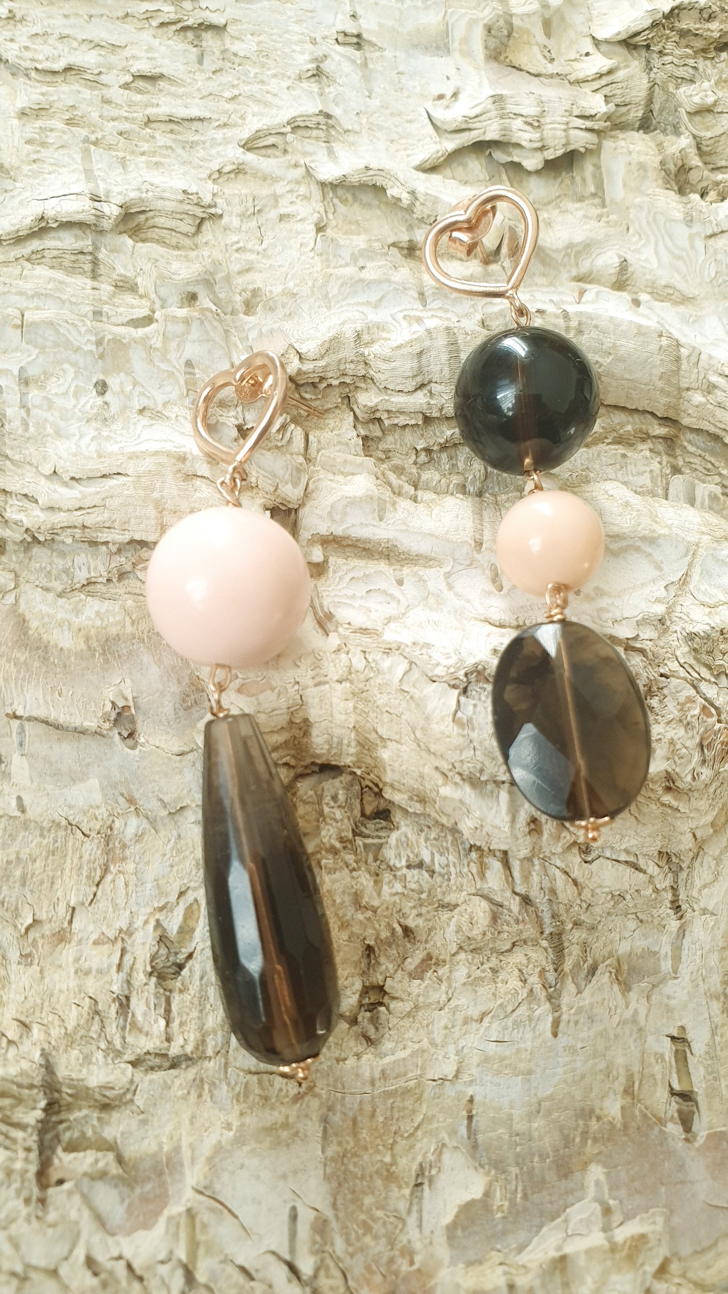 Orecchini in argento con qurazo fumo e perle di Maiorca