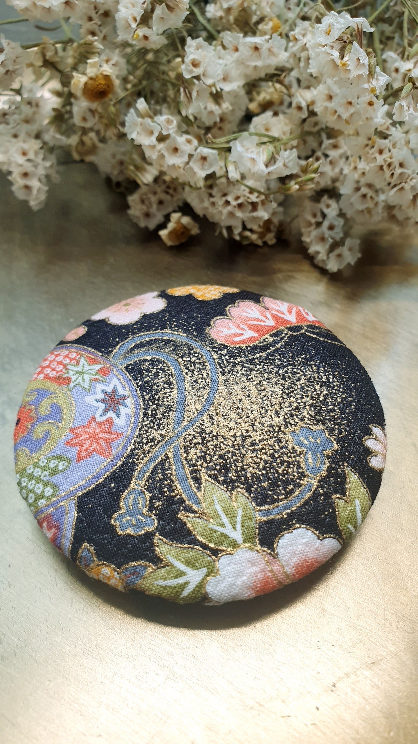 Spilla/bottone in stoffa giapponese