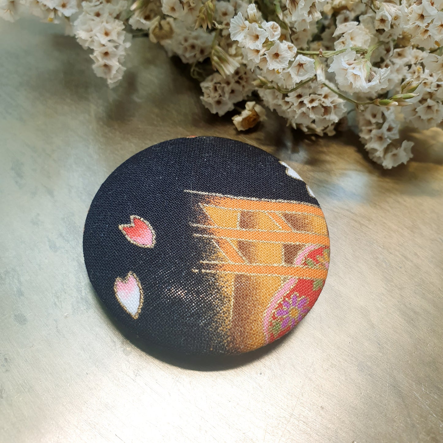 Spilla/bottone in stoffa giapponese
