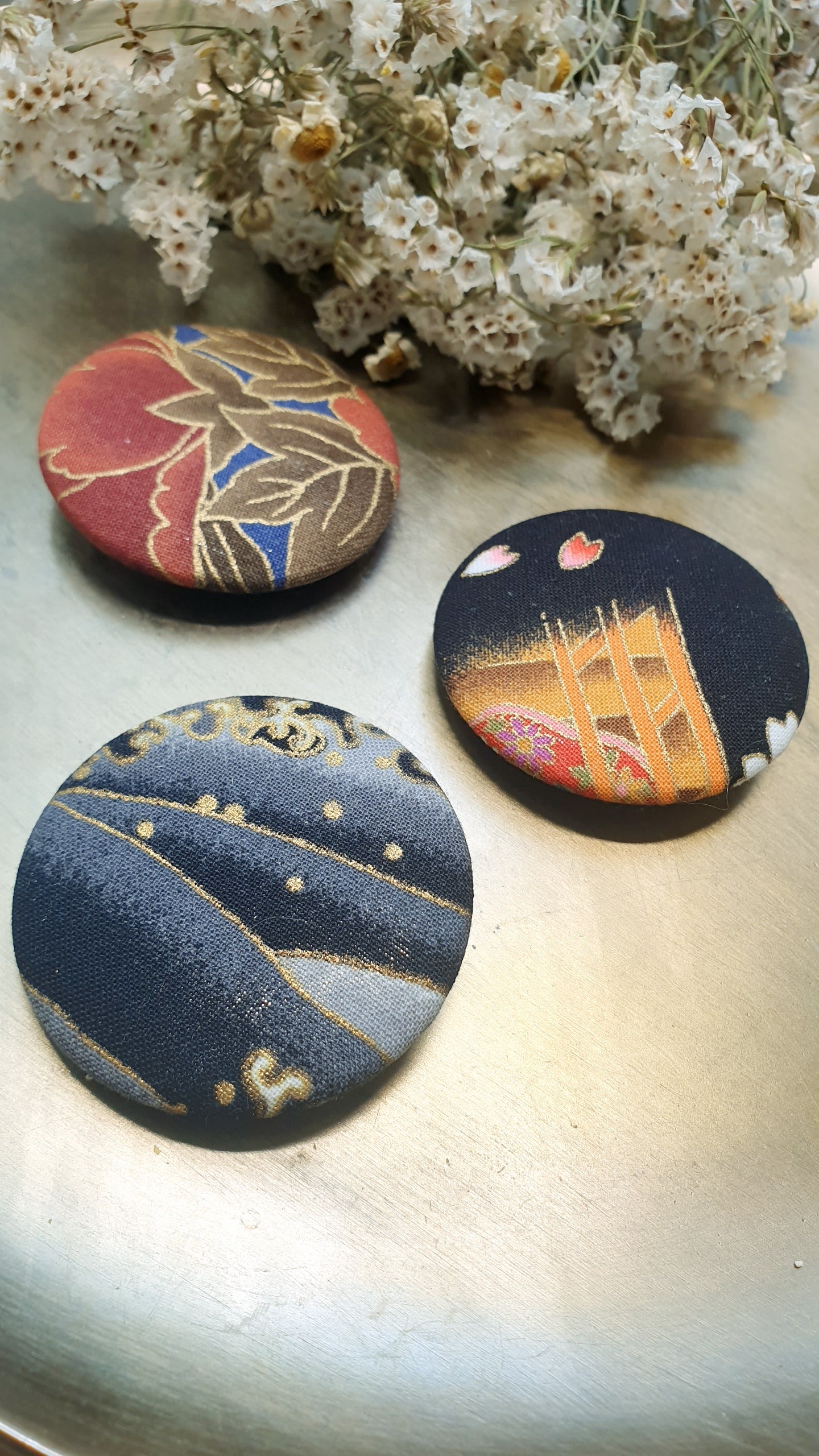 Spilla/bottone in stoffa giapponese