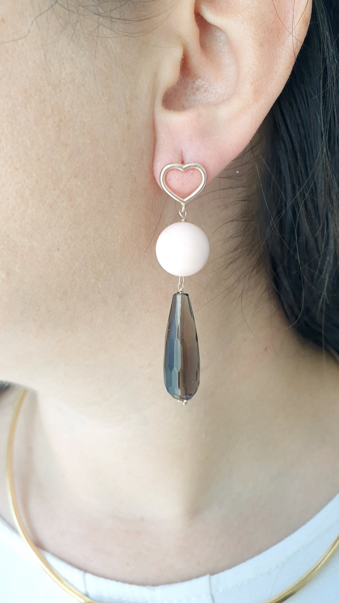 Orecchini in argento con qurazo fumo e perle di Maiorca