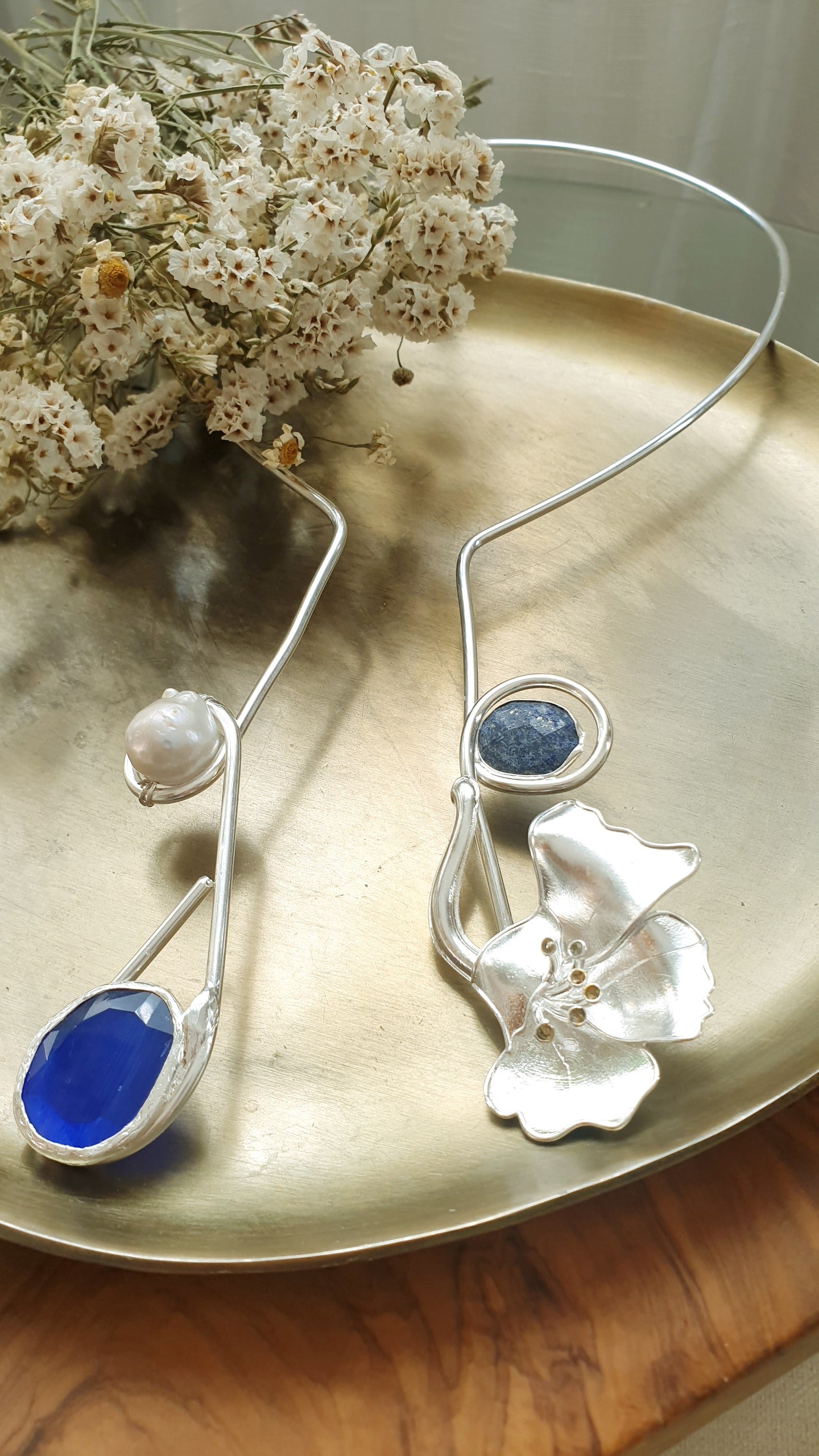 Collana in filo placcato argento conperla barocca, lapis, occhio di gatto