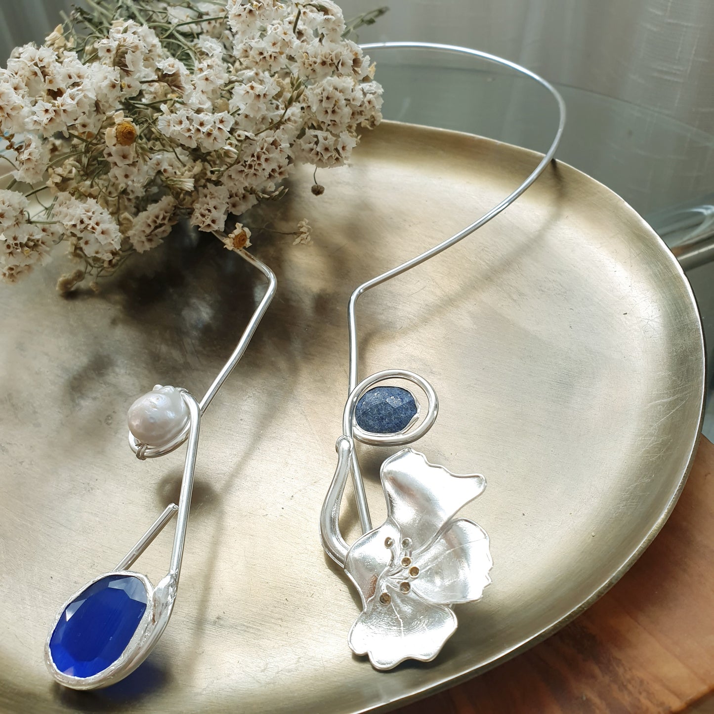 Collana in filo placcato argento conperla barocca, lapis, occhio di gatto