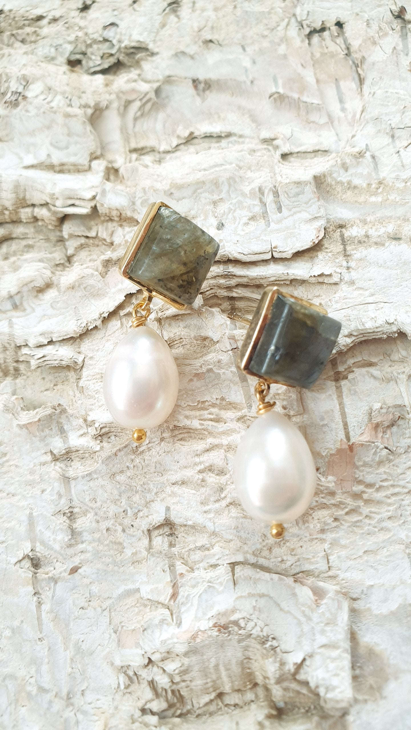 Orecchini in argento con labradorite e perla di fiume