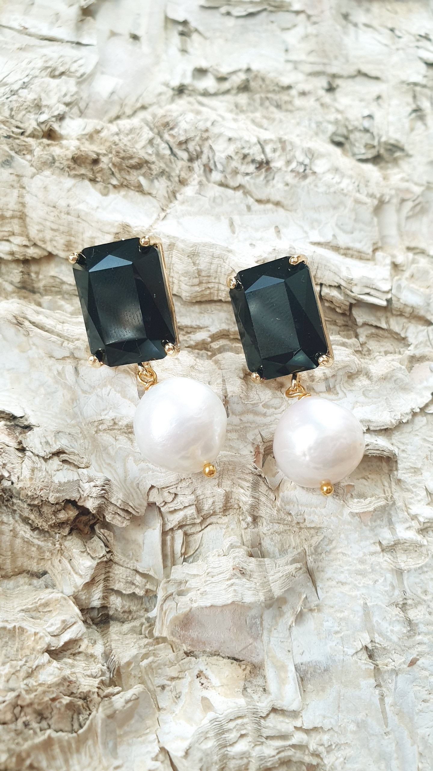 Orecchini Occhio di gatto nero e perle barocche