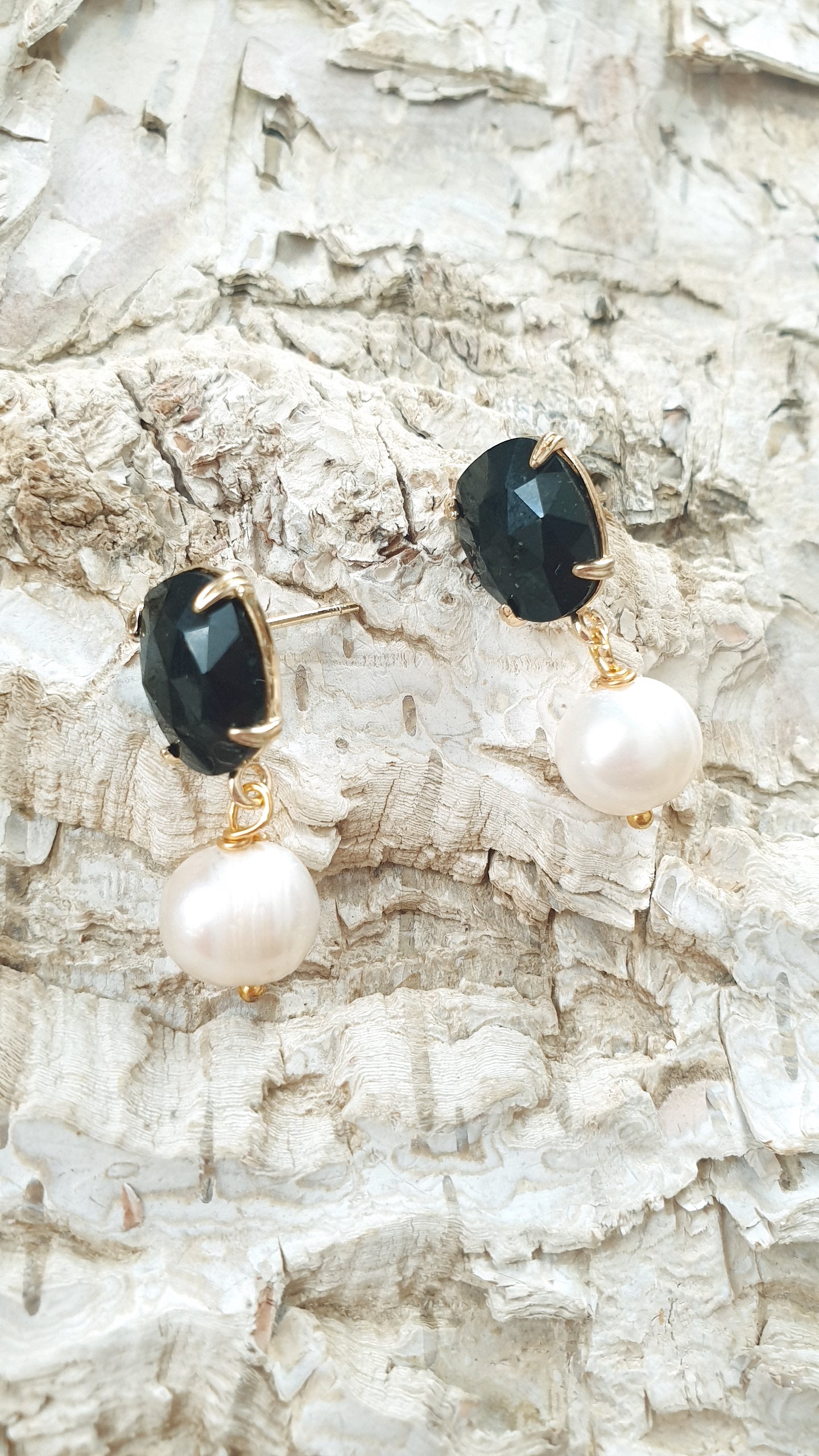 Orecchini a perno in ottone con cristallo e perla di fiume