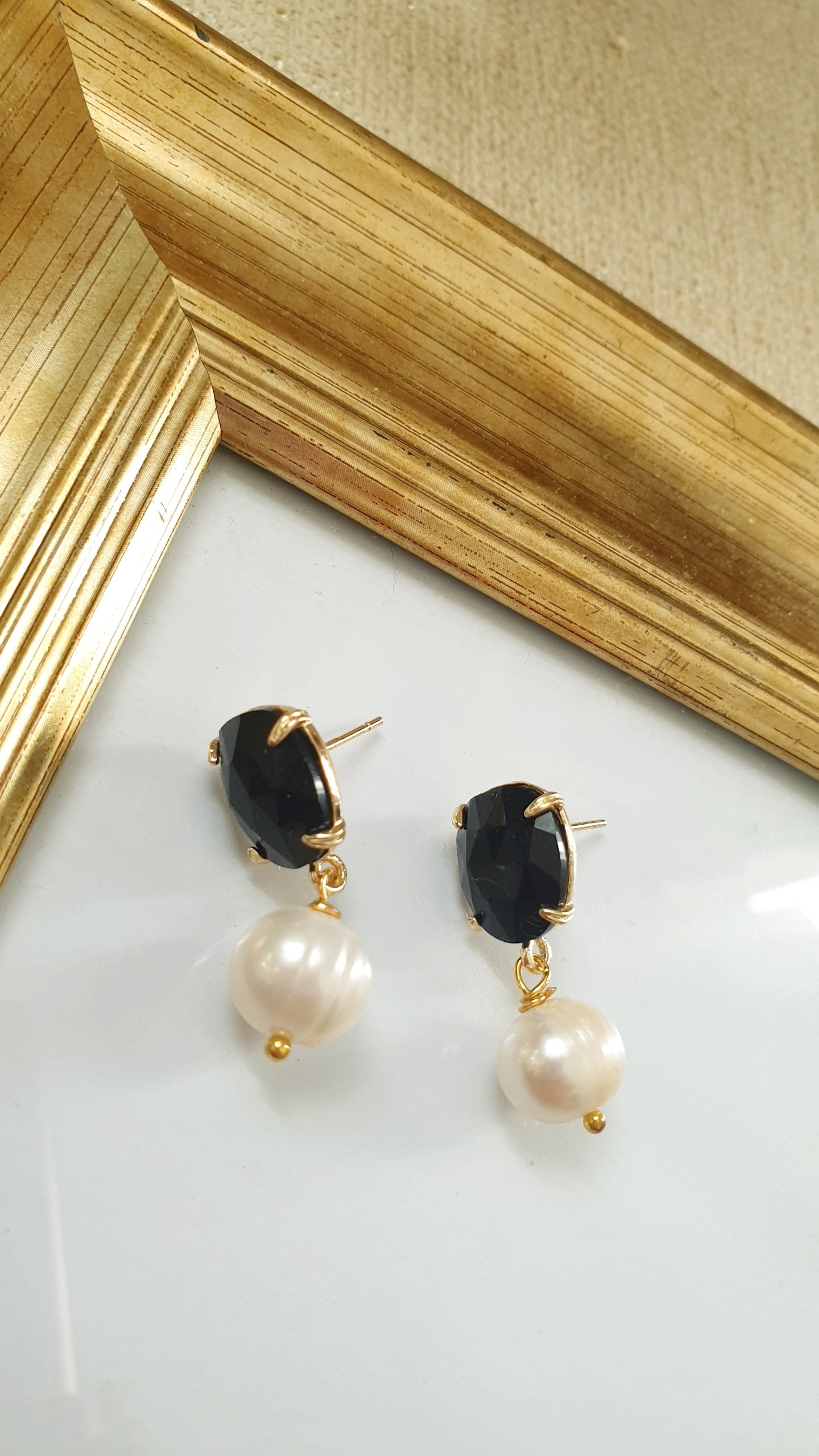 Orecchini a perno in ottone con cristallo e perla di fiume